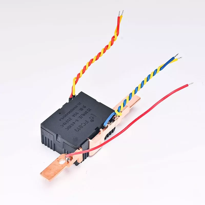 سنگل فیز 2P ریل کی قسم ٹاپ-ان-باٹم آؤٹ لیچنگ ریلے